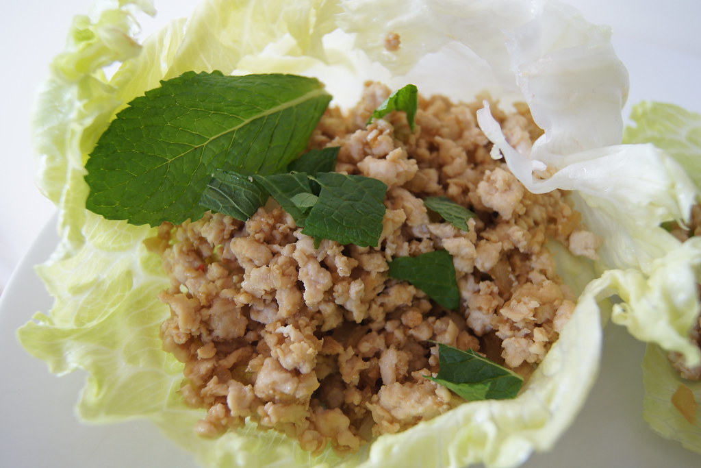 SAN CHOY BOW (CHINESE LETTUCE WRAPS)
