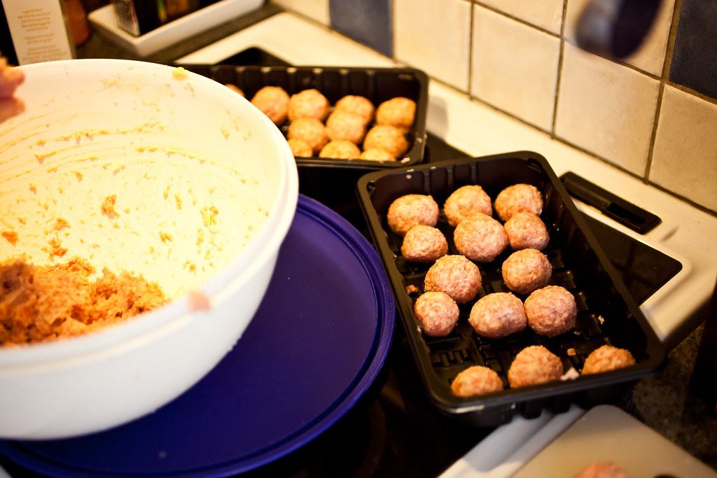 SWEDISH MEATBALLS (SVENSKA KOTTBULLAR)
